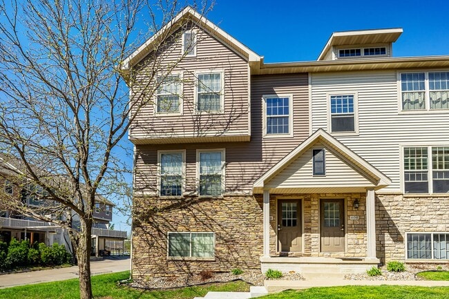 Building Photo - JOHNSTON SCHOOLS!! 3 Bed 2.5 Bath Townhome in Grimes