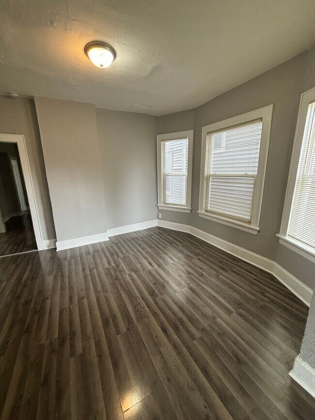 Photo - 2146 N 35th St Unidad 2146 N 35th St (Lower)