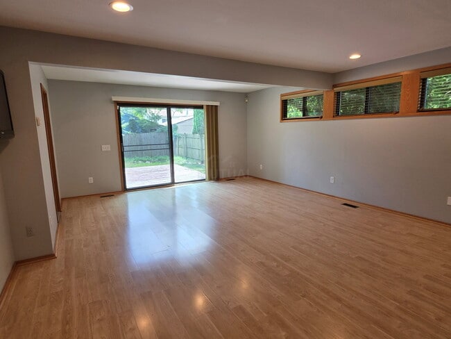 Photo - 1039 Cobalt St