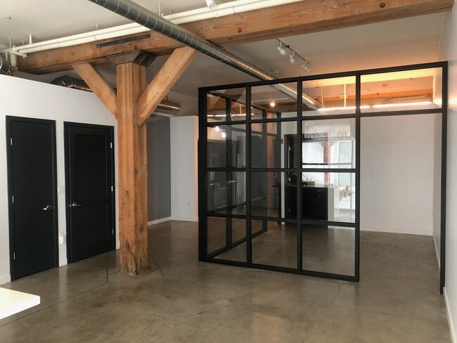 Building Photo - 527 Molino St Unit 117 Rental
