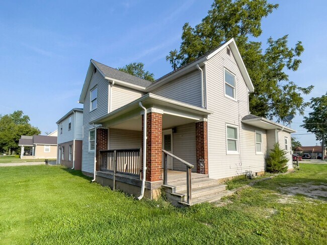 Photo - PRELEASING for AUGUST! Close to Campus