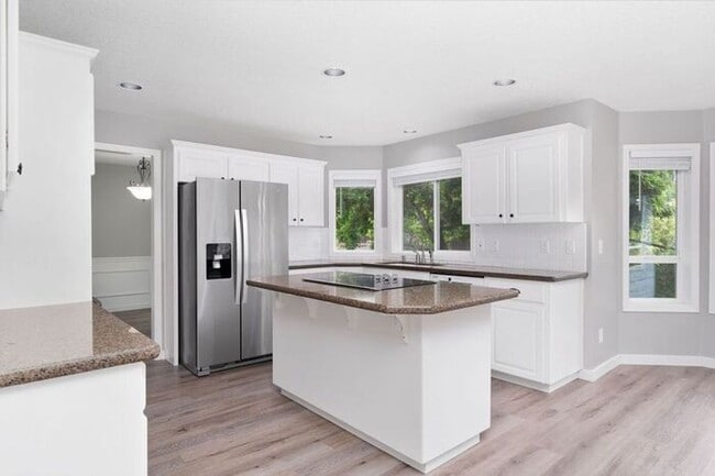 Photo - Stunning 4 bedroom, 2.5 bathroom home!! Must See!!