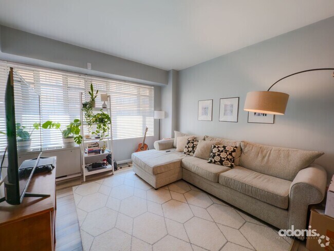 Building Photo - Modern, Light-Filled Junior 1BR in Prime D... Unit 226 Rental