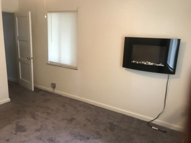 Photo - 2860 Kearney St