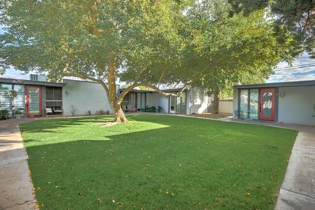 Building Photo - COMING SOON! Arcadia Lite - 2 bedroom/1 Bath- Adorable Condo and Community-W/T/S are included!