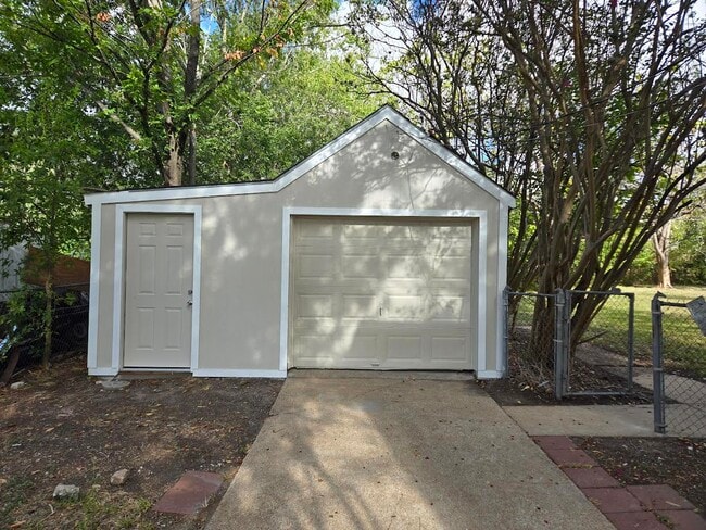 Photo - 912 S Gordon St