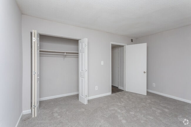 1BR, 1BA - 727SF