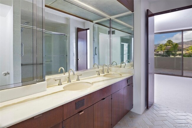 Photo - Esplanade on the water