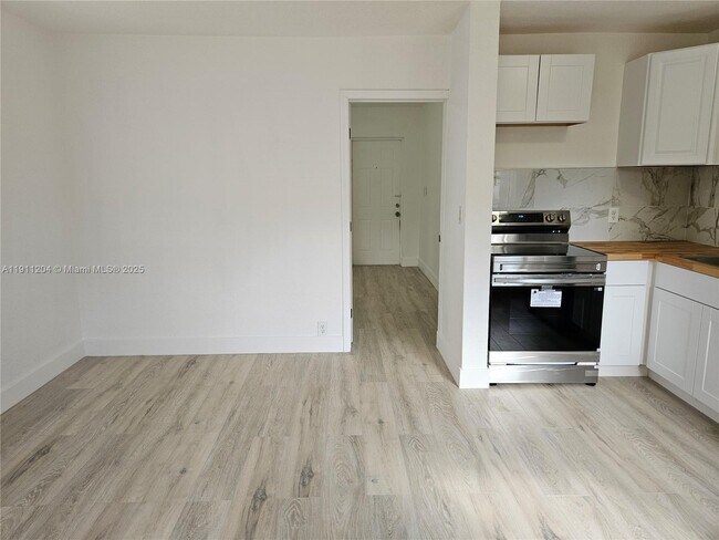 Photo - 118 NW 8th Ave Unit A