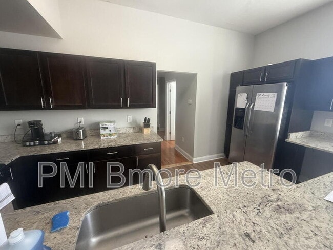 Photo - 17 E 21st St