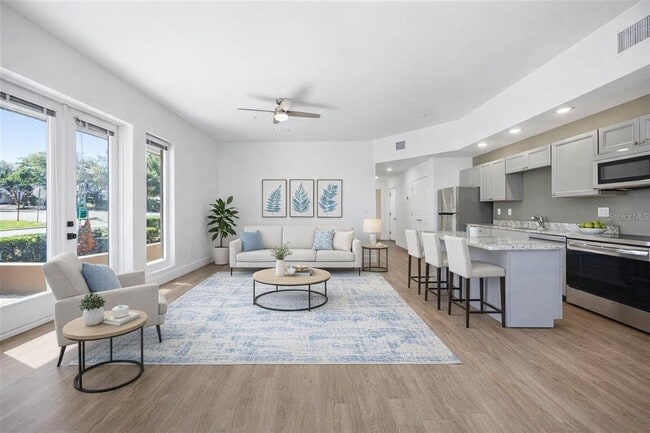 Building Photo - 100 N Dewey St