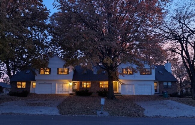 Photo - 10207 W 85th St