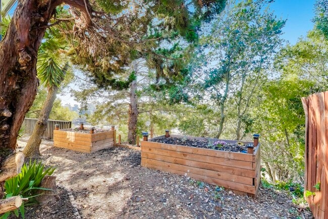 Photo - 4760 Tompkins Ave