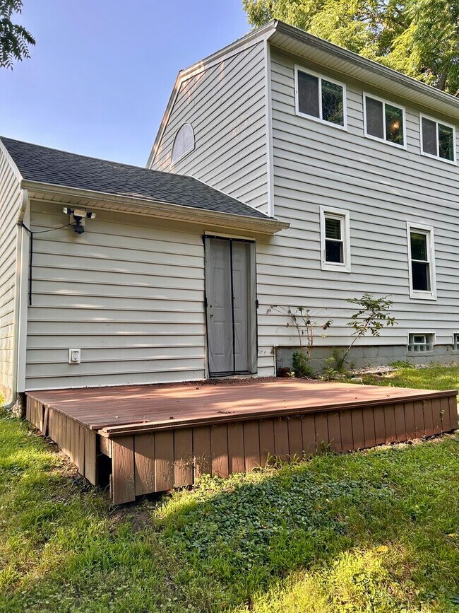 79 River Meadow Dr