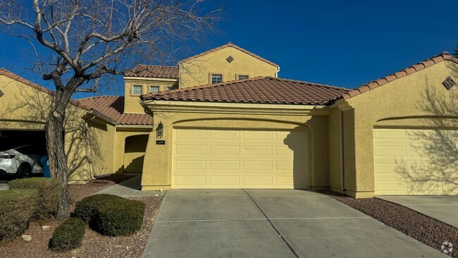 Building Photo - 4 bedroom townhome offers modern comfort i...