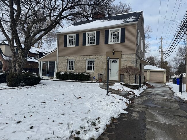 Building Photo - 3 Bedroom 1.5 Bath Single Family Home - Upper Arlington Schools