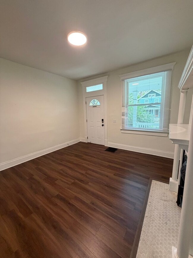 Photo - Spacious 3 Bed | 1.5 Bath – Prime Clintonv... Unit 1
