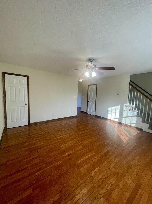 Photo - 2528 Old Forest Rd