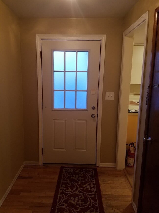 Photo - Downtown Burien duplex - main floor rambler unit - 3 bedroom 1 bath, storage & washer/dryer! Avai...