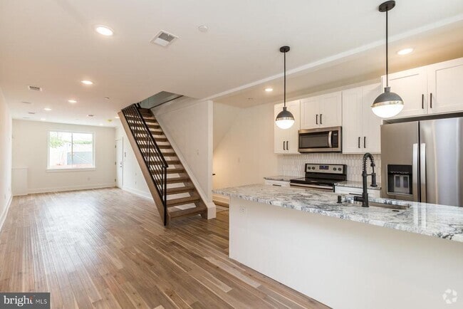 Building Photo - 2132 Berges St Unit 1 Rental