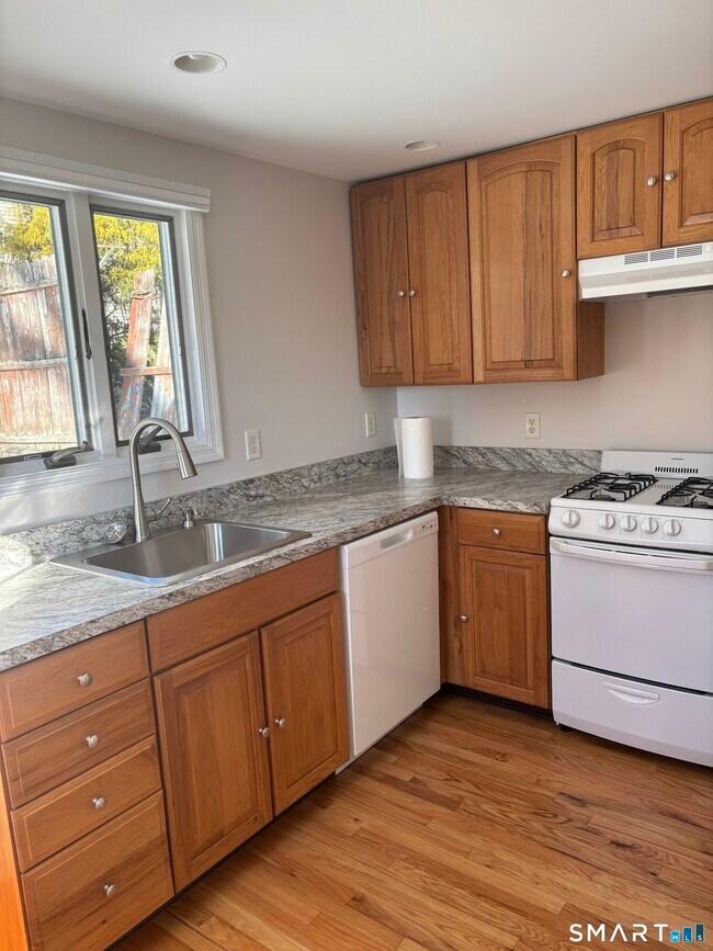 Photo - 98 Ridgewood Ave