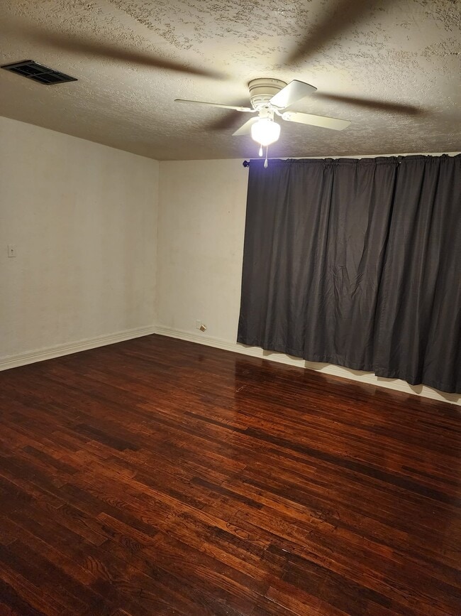 Photo - 2547 Nichols Dr