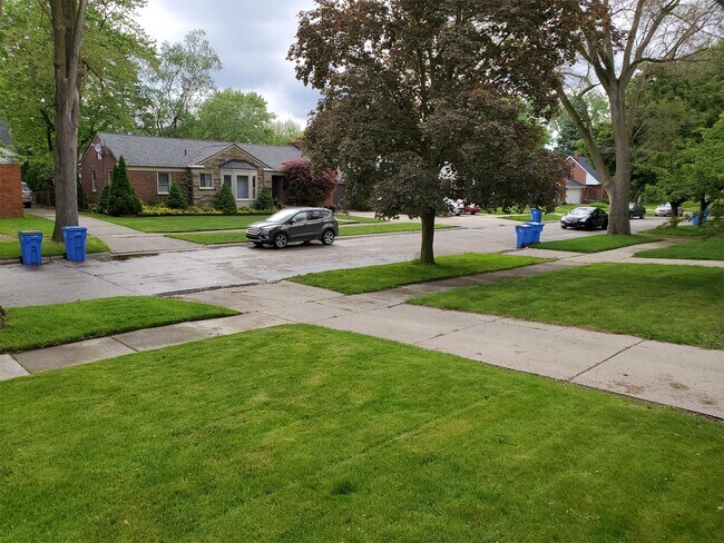 Photo - 8224 Riverdale St