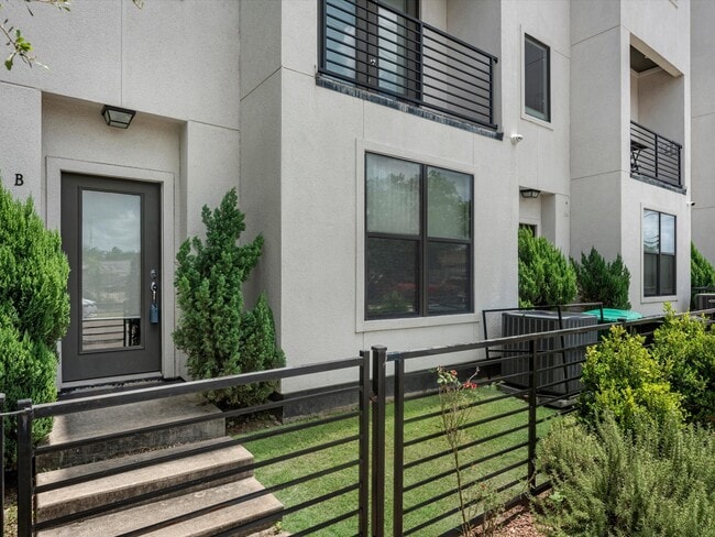Photo - 1615 Milby St
