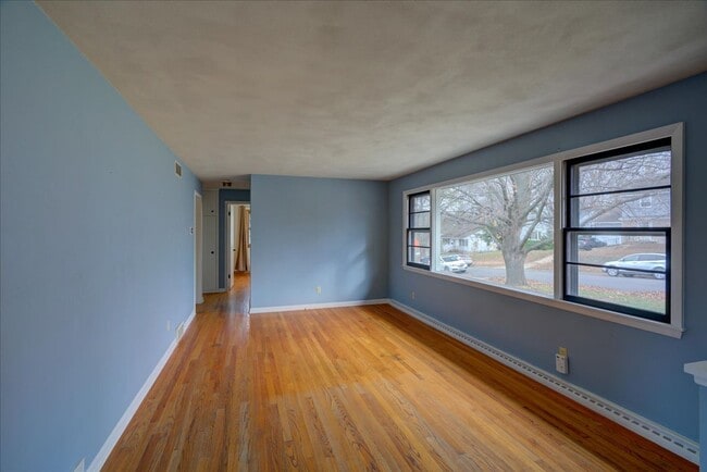 Photo - 714 N Meadow Ln