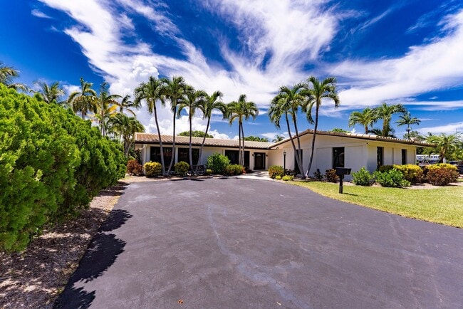 Building Photo - 636 Hibiscus Dr