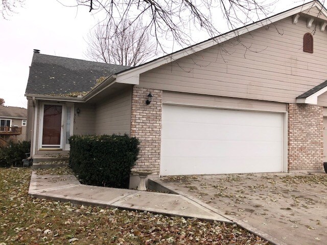 Beautiful Duplex in Kearney School District! - Beautiful Duplex in Kearney School District! House