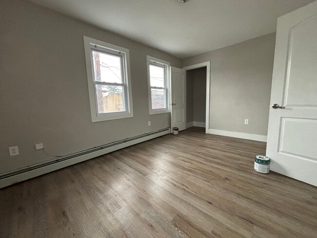 Photo - 355 River Dr Unidad 2