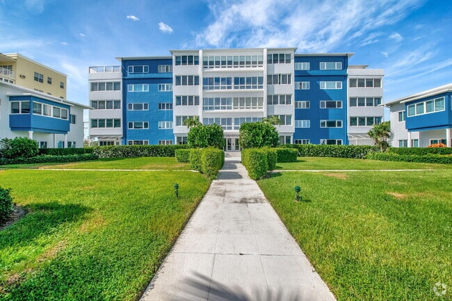Building Photo - 120 N Ocean Blvd Unit S-3 Rental