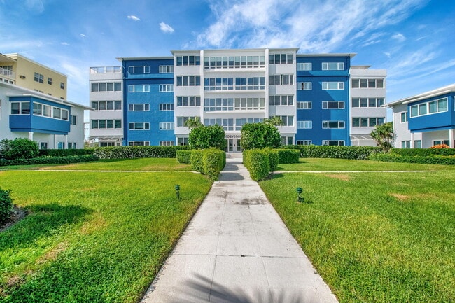 Building Photo - 120 N Ocean Blvd Unit S-3 Rental