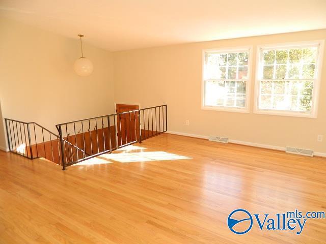 Photo - 920 Sommerset Rd SE