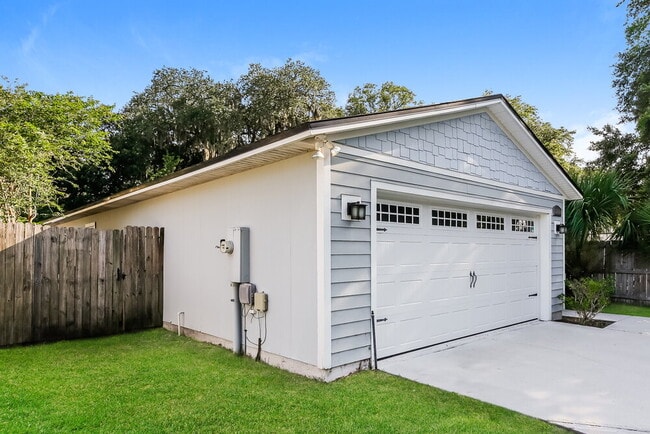 Photo - 8200 Highfield Ave