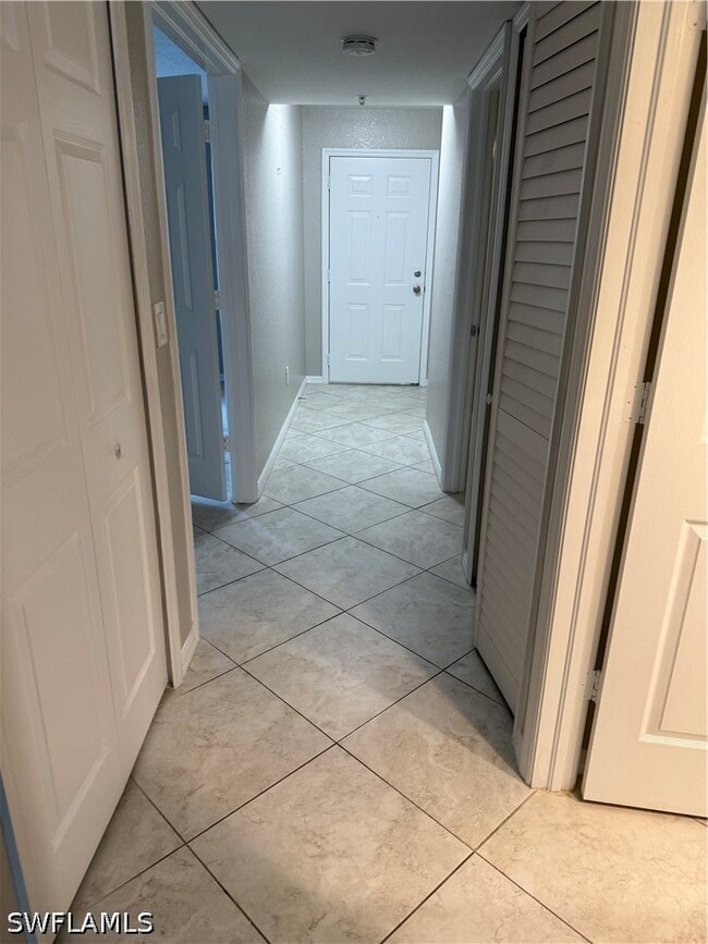 Building Photo - 15415 Cedarwood Ln Unit 3
