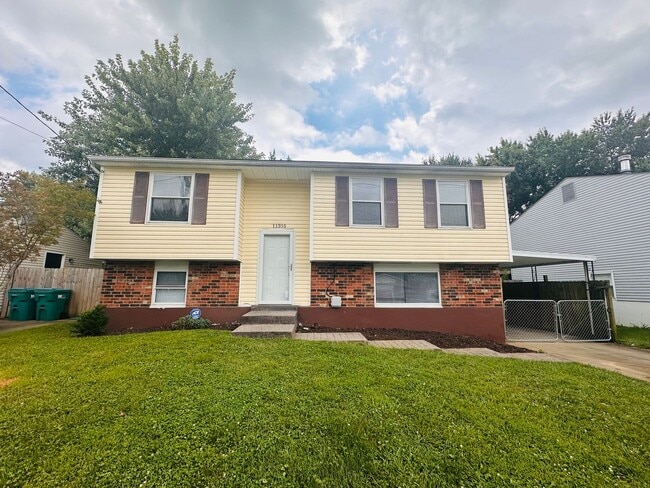 Building Photo - Renovated 5BR/2BA Bi-Level Home with Oversized 2 Car Garage For Rent!