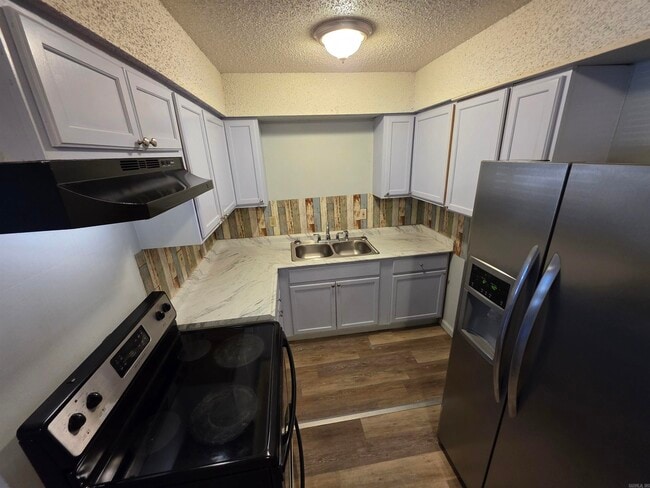 Photo - 5910 W 53rd St Unit 1