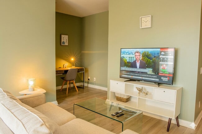 Building Photo - 55 Avenue Rd Unit SI ID1507402P