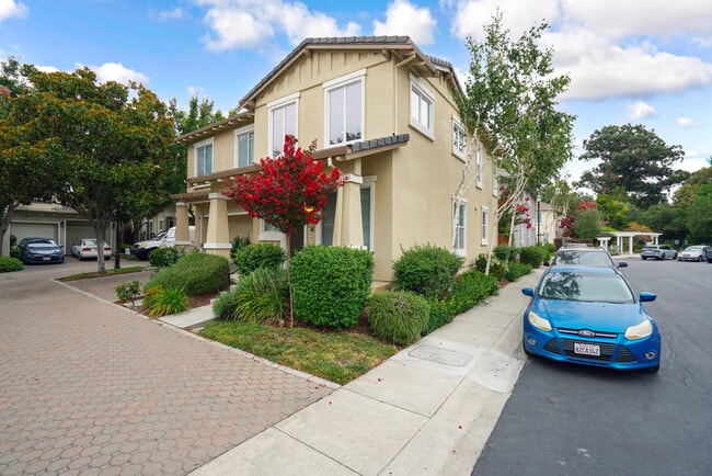 Photo - 5884 Cedarwood Cmn