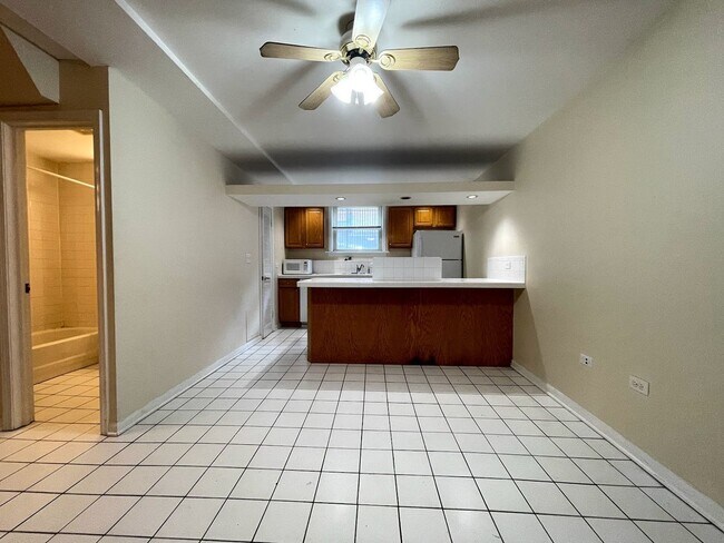 4114 N Clarendon Ave