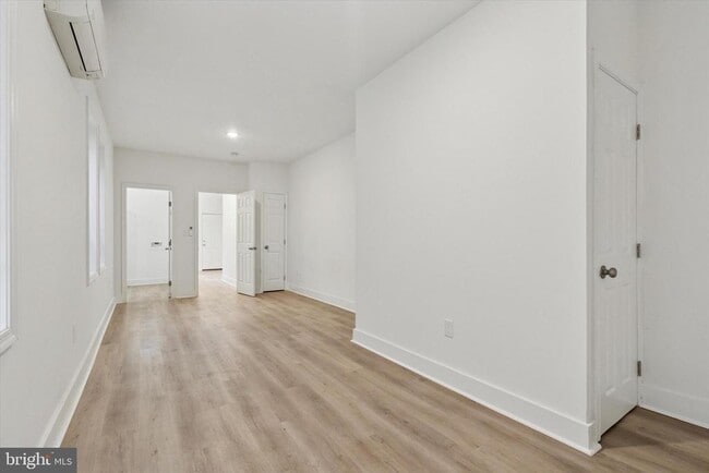 Photo - 2250 N Woodstock St