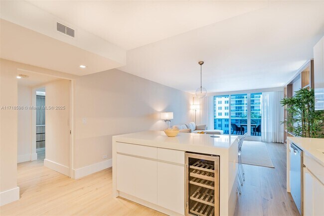 Photo - 2301 Collins Ave Unit 719