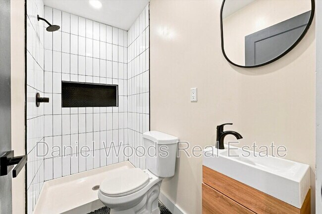 944 W Lycoming St Unit B (2nd Fl)