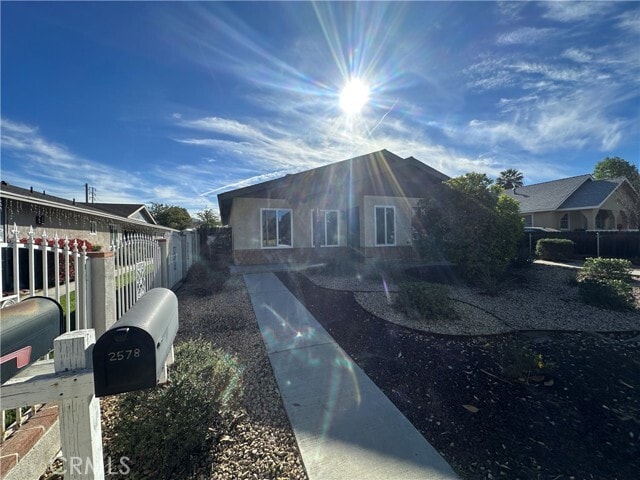 Photo - 2576 Lime St