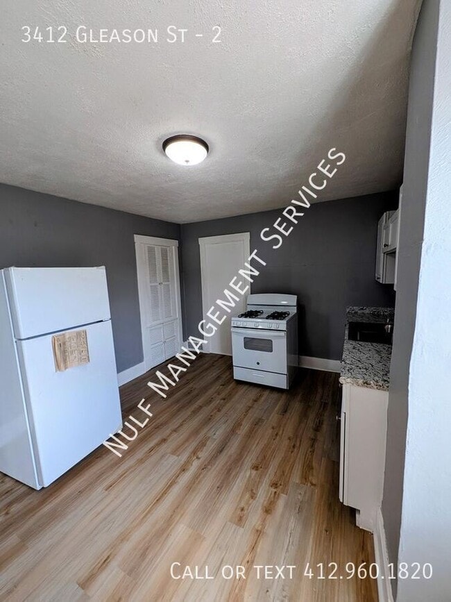 Building Photo - 3412 Gleason St Unit 2