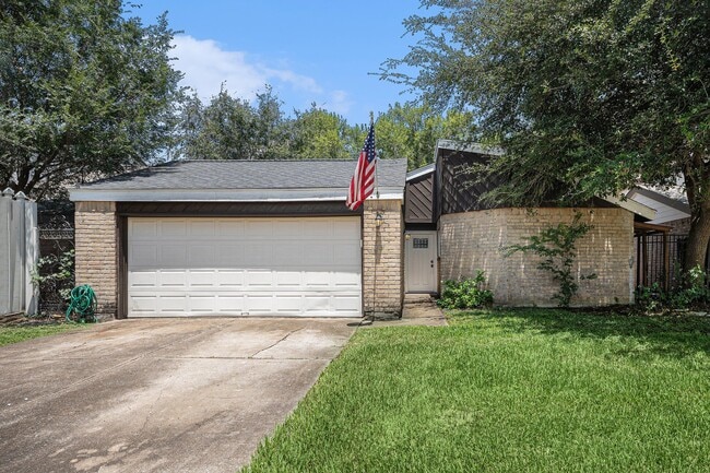 Building Photo - 16607 Neumann Dr Rental