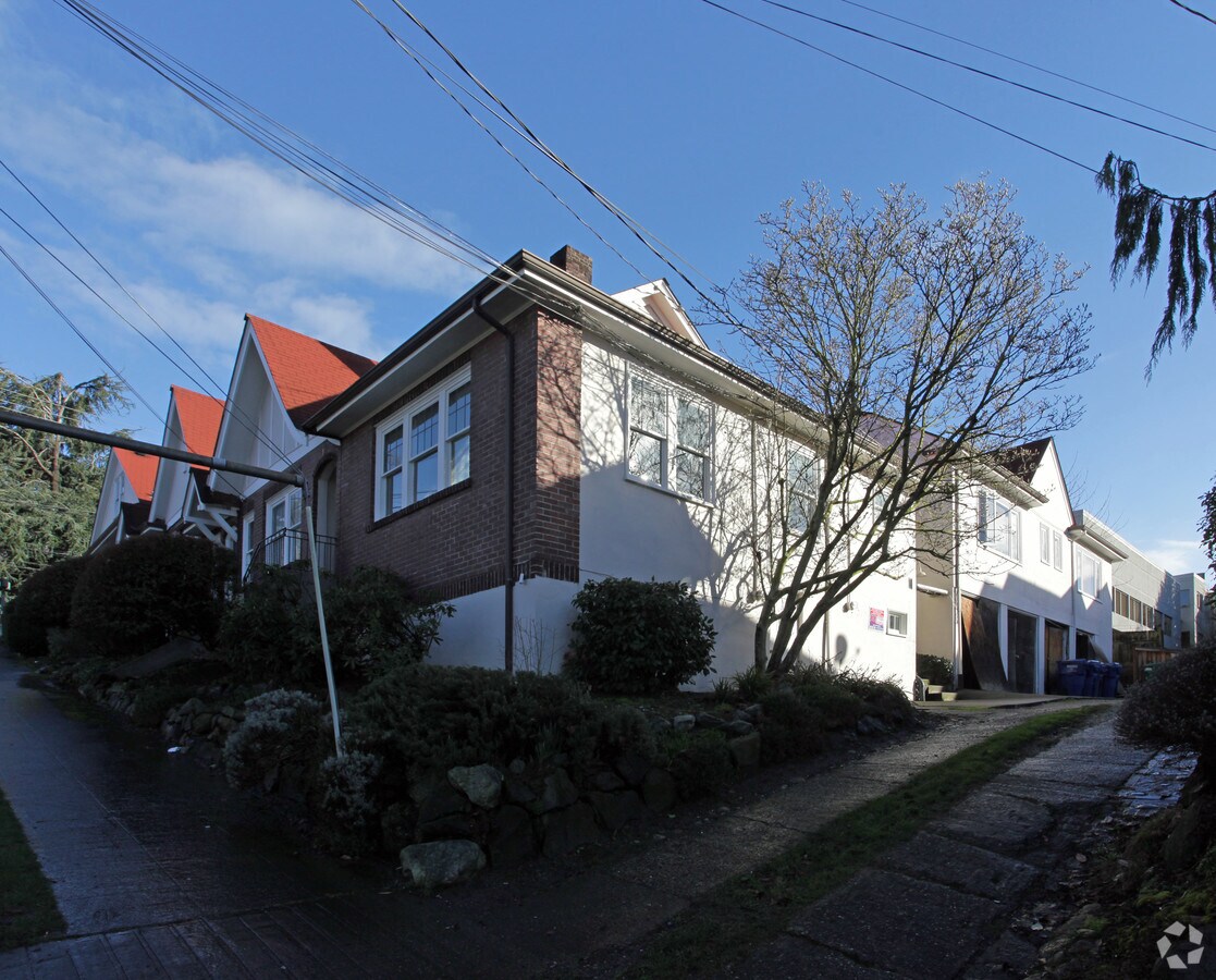 Photo - Roanoke Court