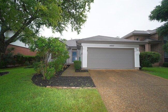 Building Photo - Beautiful Home in the desirable Shavano Ga...